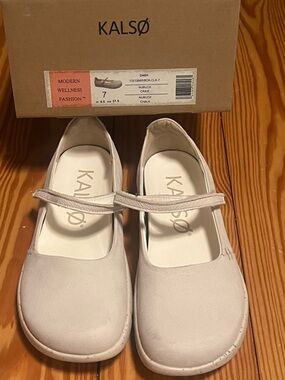 NIB Kalsø Earth Shoes Dash Mary Jane Flats - Chalk - Size 7